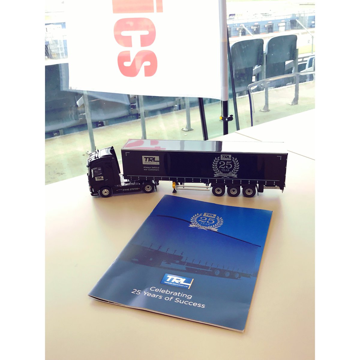Route_Logistics's tweet photo. We received this lovely surprise today from ⁦@TrailerResource⁩ to celebrate their 25th anniversary! They are a fantastic company to deal with and provide us with all of our trailers. From one family business to another we’d like to wish them a very happy 25th Birthday! https://t.co/Wk7dSLOYa4