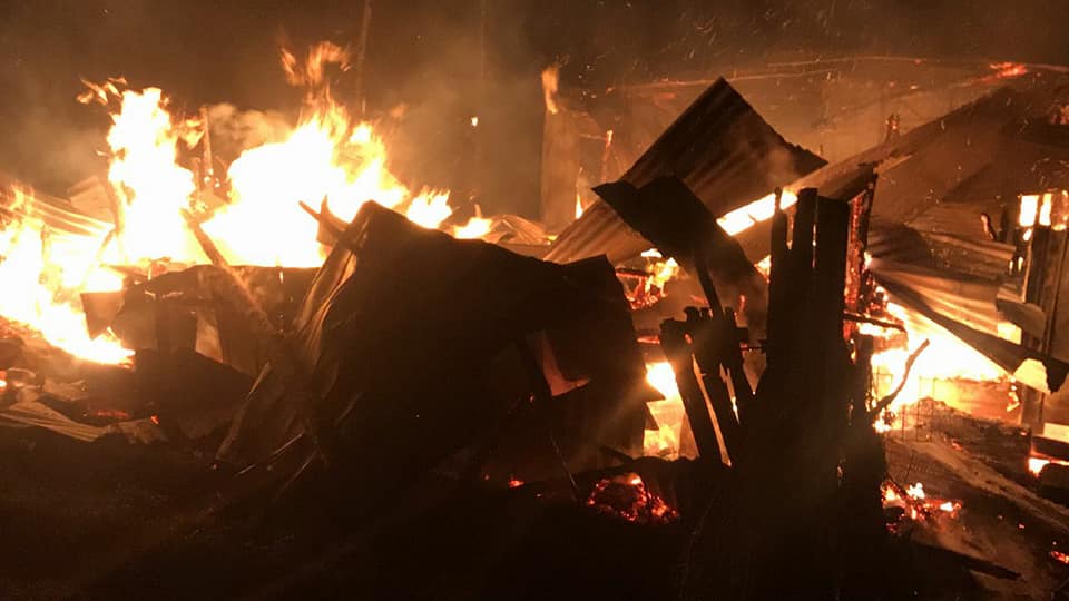 cysradio's tweet photo. Una vivienda totalmente destruida por el fuego, pérdida total de enseres es el saldo de un incendio ocurrido la noche de ayer en #SanJuan comuna de #Dalcahue. La casa es de propiedad de Prosperino Ulloa (77 años ) quién vive con su esposa (77) y un hijo minusválido de 52 años. https://t.co/kXdRcCdsyE