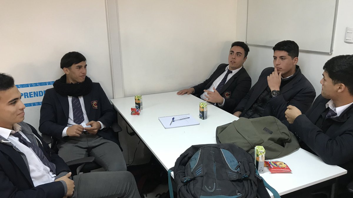 fund_emprepolis's tweet photo. Ahora en el taller “Soluciones con Impacto” con nuestros #ministartup del Liceo Técnico Marta Brunet y Escuela Industrial Salesianos! 🚀😎 https://t.co/FjwSl8bfmG