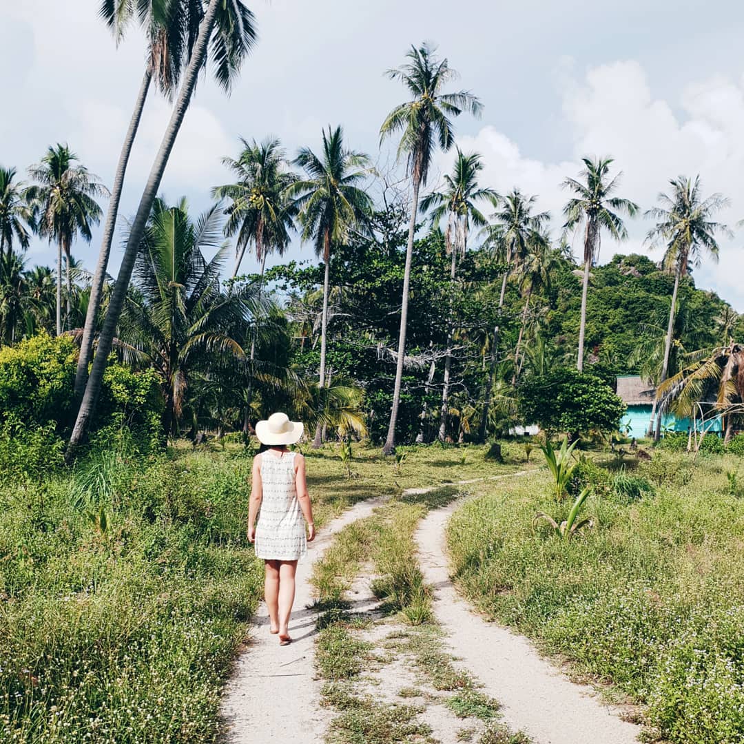 #WochenendInspiration: Wer Smile4Travel auf Instagram folgt, konnte bereits traumhafte #Thailand-Fotos bewundern. Seit heute gibt es noch mehr davon. Die Fotogalerien aus #KohPhangan im Blog sind online: smile4travel.de/gallerycat/koh… 
#Smile4TravelinThailand 🏝️🍉🍹👒