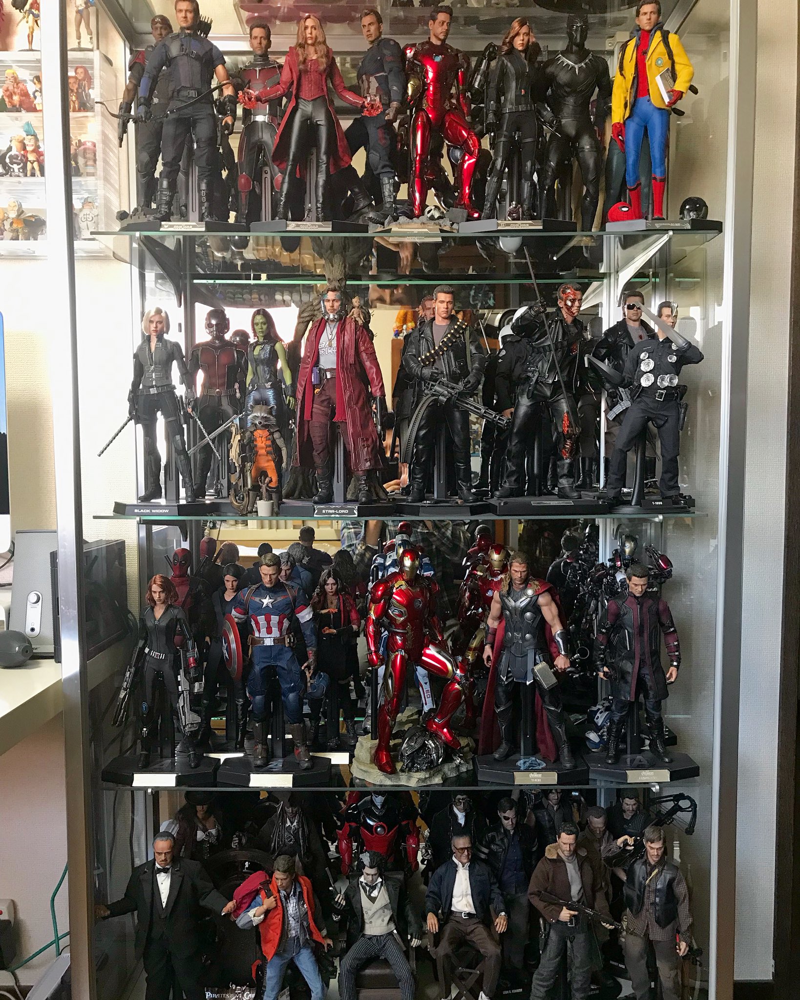 Yokkon Sculptor V Twitter 仕事部屋とリビングのショーケースの中身を色々配置変え Hottoysコレクターですが 基本的にmarvelメインで集めてます アベンジャーズ Avengers Hottoys ホットトイズ Moviemasterpiece Marvel Toyphotos Toycollection