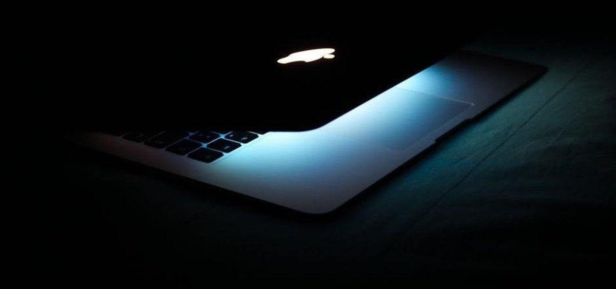 NullByte's tweet photo. Yet another example of the shady things hackers can do with a backdoored Mac ... live video capture! https://t.co/hQYPzvfdGy #HackingMacOS https://t.co/QmY8f6xDXo