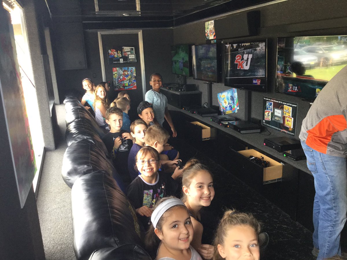TRSchoolWTSD's tweet photo. Game Truck fun for our Magner's Buddies today! #wtsdpride #TogetheR https://t.co/zZZHy52qCM