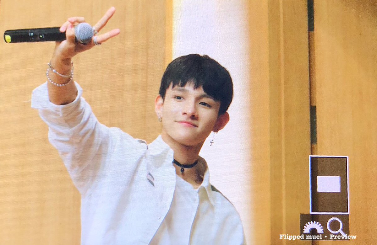 Flippedmuel's tweet photo. 180608 TCC아트홀 팬사인회
✌️✌️✌️
#사무엘 #Samuel
#TEENAGER #틴에이저
@bravepunch0117 https://t.co/KsscbkYCSq