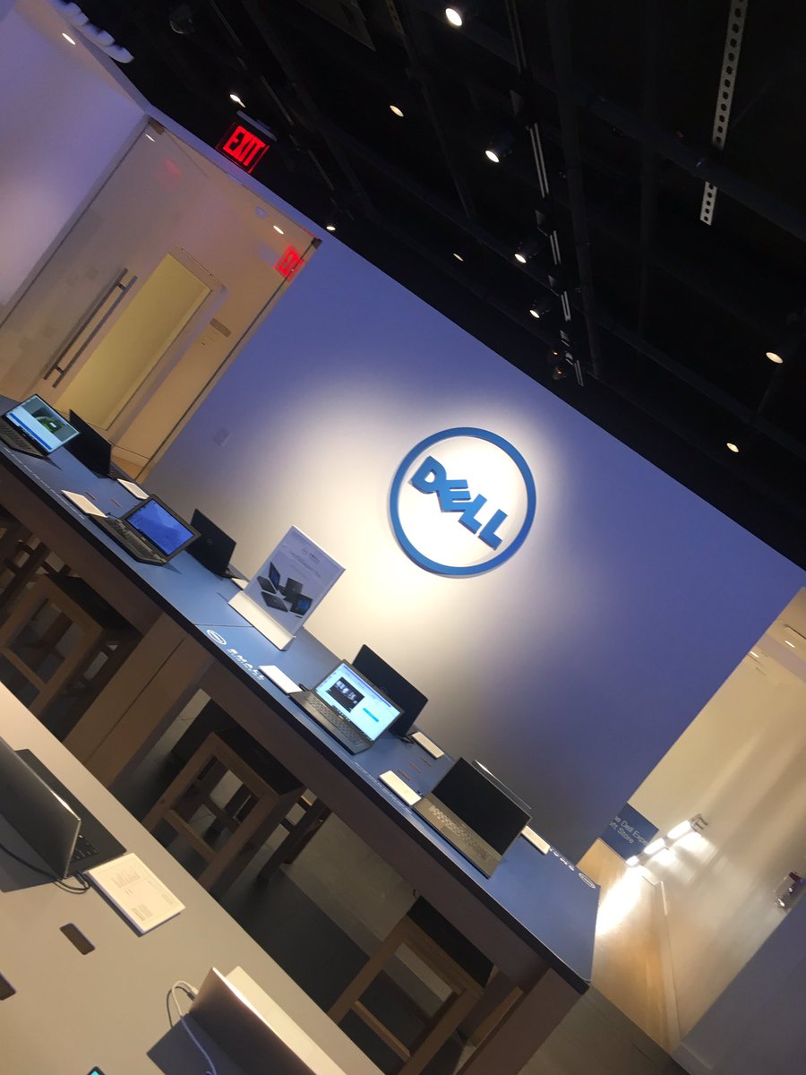 jonathan_oliel's tweet photo. #Microsoftstore #DellExperience #Vr #NYC #Iworkd4dell #5thAvenue #realityVirtual #NewYorkCity https://t.co/OTgkbEEqRm