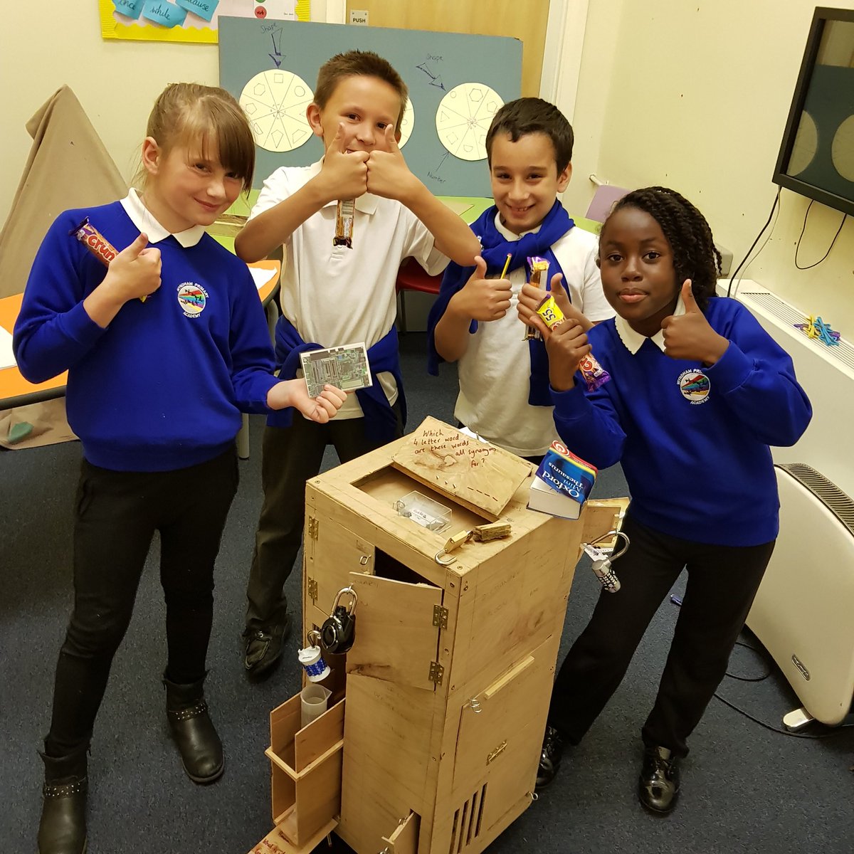 BoxPlex's tweet photo. A before and after of Team @wyndham_academy. Absolute superstars saved the Doc in 54.06. Could your school do any better?
Stay tuned for more pics and reviews from the kids who dubbed it "The board game without the board-em!"
#Plexbox #creativelearning https://t.co/V1SOYNrMJk
