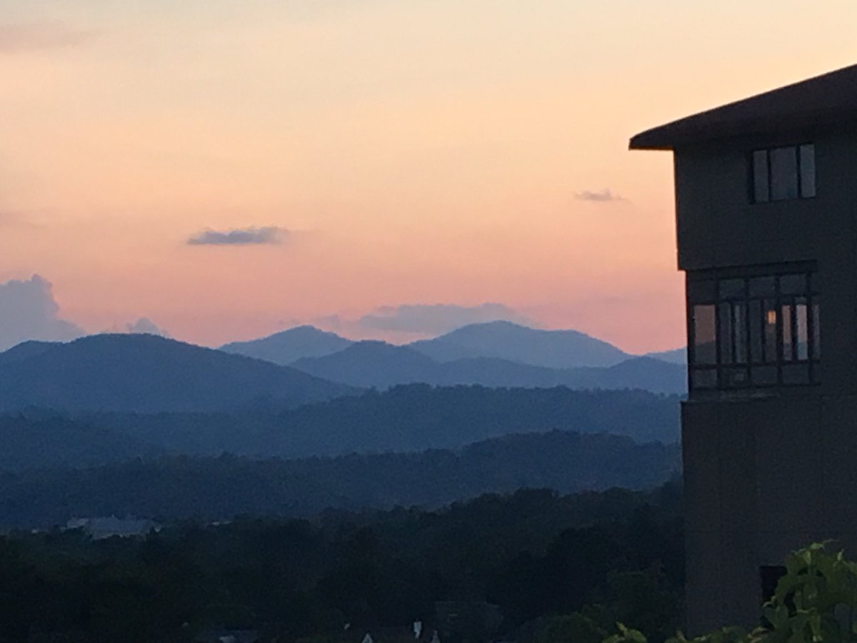 ServiceCarolina's tweet photo. Last night’s sunset from the Grove Park Inn. Taken with the iPhone, no filter, just a normal, colorful, Asheville sunset. Love this city!
#groveparkinn #asheville #visitasheville #visitnc #sunset #blueridgemountains #mountainlife https://t.co/xJIE0N01j3