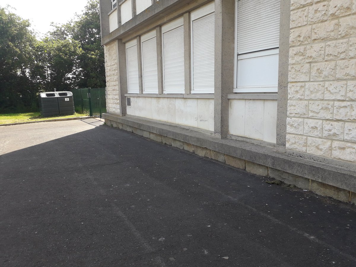 laclassede3f's tweet photo. @Mala3A @greg_devin_ @bricquebec3d Voici notre réponse au #défipoèmes "S'adresser à un endroit du collège" : 

Écrit par Fabien https://t.co/2O3fpVwXop