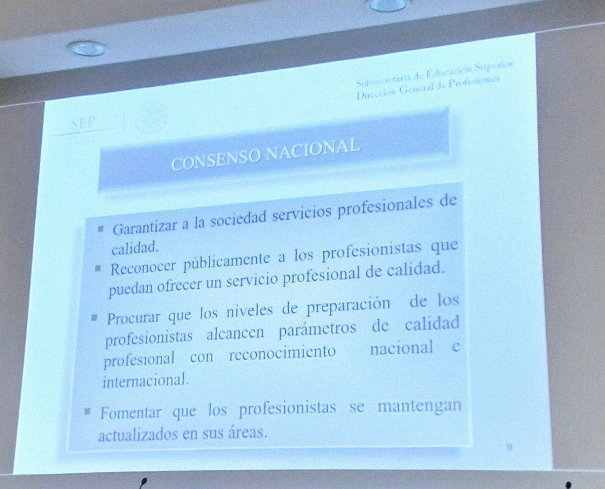 conapsimx's tweet photo. El Lic. Álvaro Castillo @Sep_Mx apunta: Los profesionistas debemos ser conscientes de la trascendencia de la certificación profesional, ya que debe responder al marco legal no solo de 32 entidades federativas, sino a 9 tratados internacionales suscritos por #México  #Conapsi2018 https://t.co/67qQhtBRYu