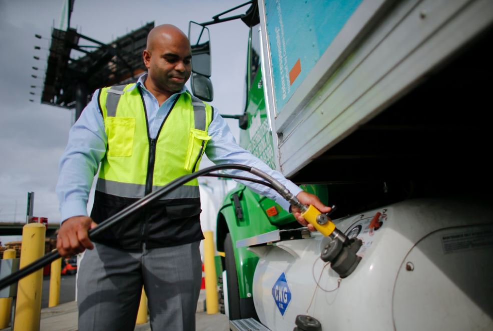 ChngetheClimate's tweet photo. .@c40cities chose #NYC as a #C40Awards #Cities4Mobility winner for progress on cleaning the air & protecting the health of New Yorkers through the Hunt’s Point South Bronx Clean Truck Program, which is reducing localized air pollutants by 75% per truck! https://t.co/5jHa4w1eIj https://t.co/x9vO1NuN5h