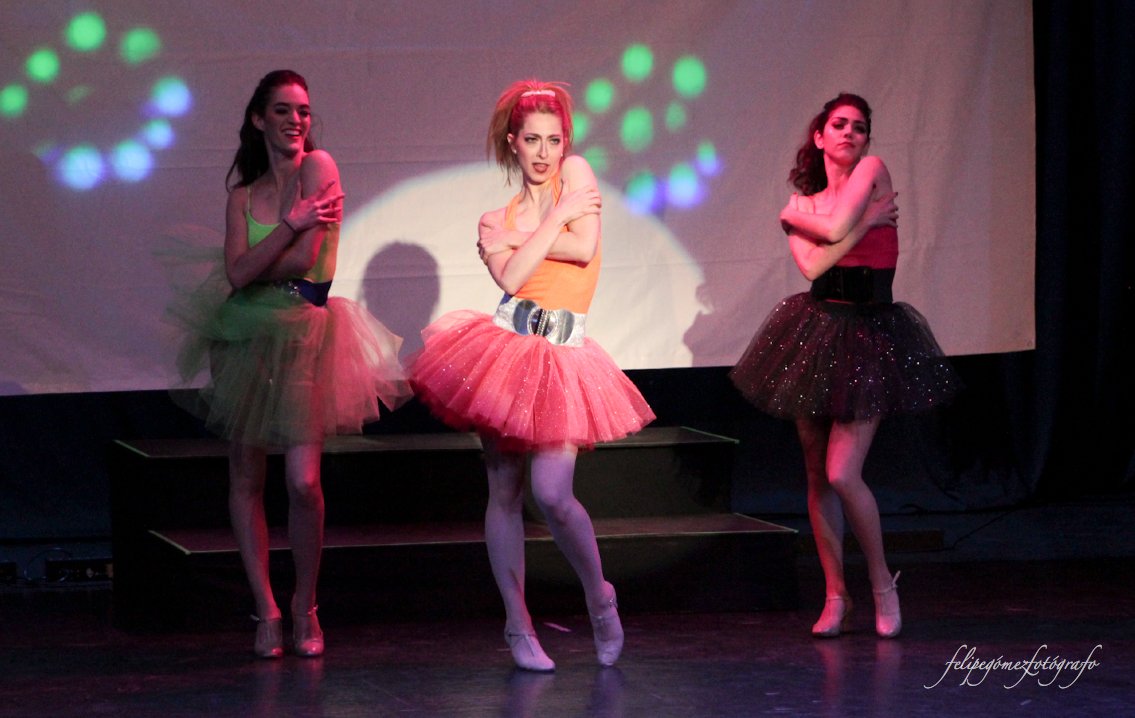 bretch10's tweet photo. El estreno de @Ochenterissimo @vamosAlTeatro @MMemoTellez @alecks_valdes fotos: felipe gómez @bretch10 #pasión #danza @TellezDance https://t.co/s8ZskEbEMM