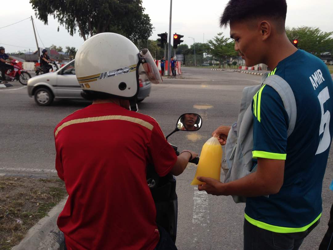 dhiyaulhaq2808's tweet photo. Project air percuma 2.0 by adik-adik SAMTAJ Sg Besar + PEPIKUS.
๐๐
#PEPIKUS
#SAMTAJ
#GPHU https://t.co/YjQJvebXYB