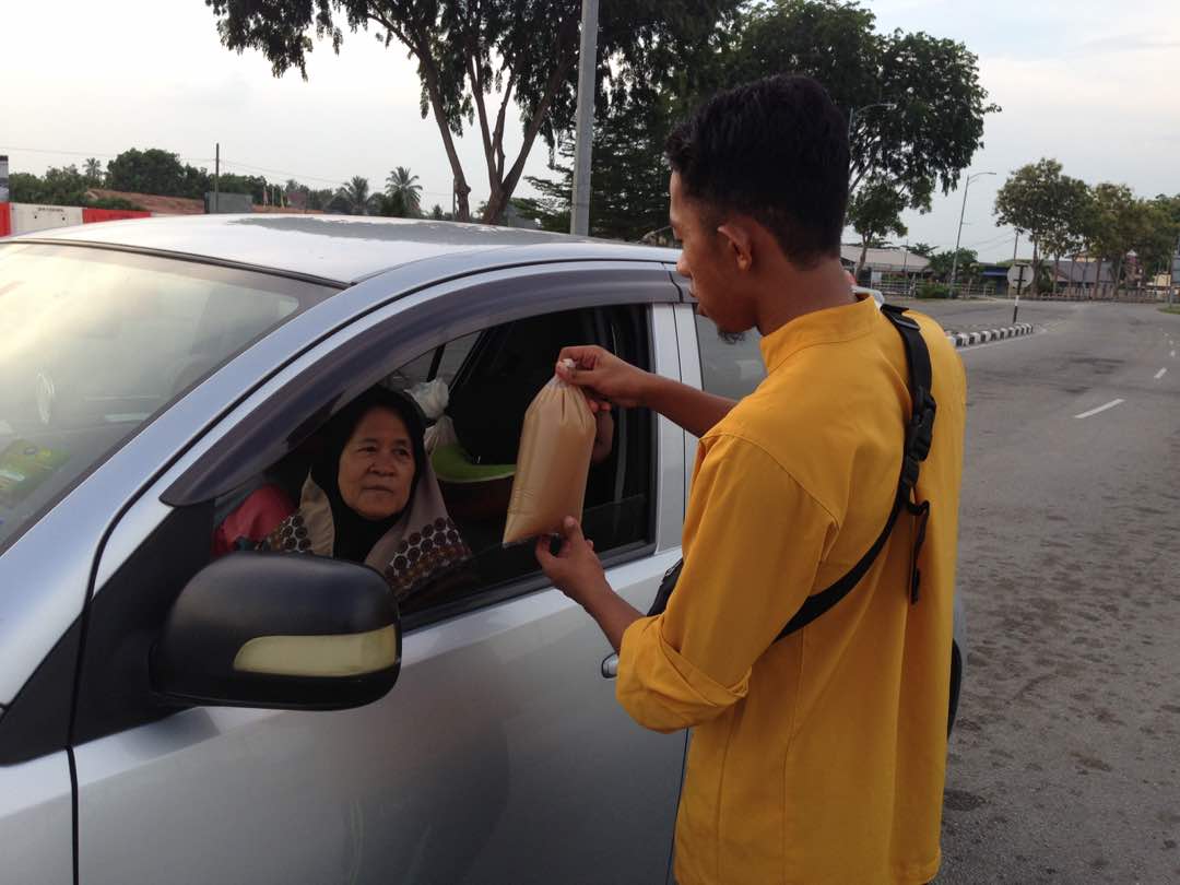 dhiyaulhaq2808's tweet photo. Project air percuma 2.0 by adik-adik SAMTAJ Sg Besar + PEPIKUS.
๐๐
#PEPIKUS
#SAMTAJ
#GPHU https://t.co/YjQJvebXYB