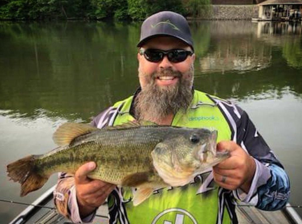 Line_Cutterz's tweet photo. This cat has been on fire!,🔥🔥🔥🔥🔥🔥🔥🔥 #teamlinecutterz Pro Staffer @baldbeardedbasser caught this brute on a Jackall Pompadour tossed with his @bigbearrods while fishing at Smith Mountain Lake in Hardy, VA. Catching big bass is such a blast, nice fish 3B!!!
#virginia_pig https://t.co/2bdepH8JaN