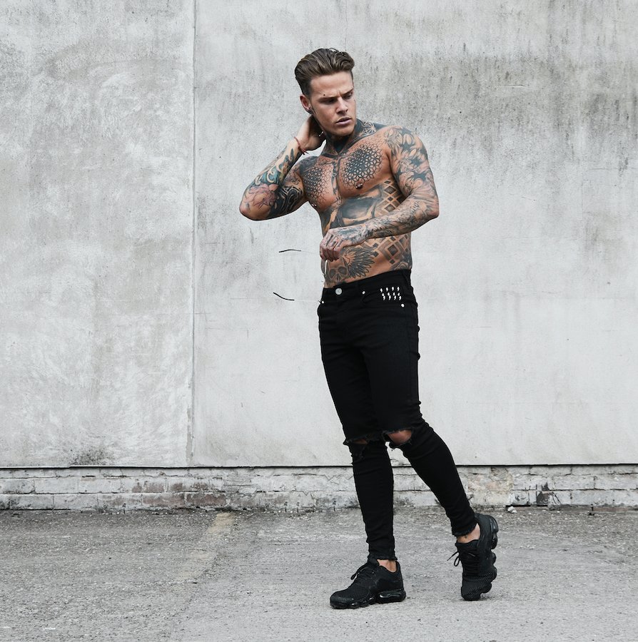 Raw Edge Extreme Rip Jeans In Jet Black. 

alivedenim.com