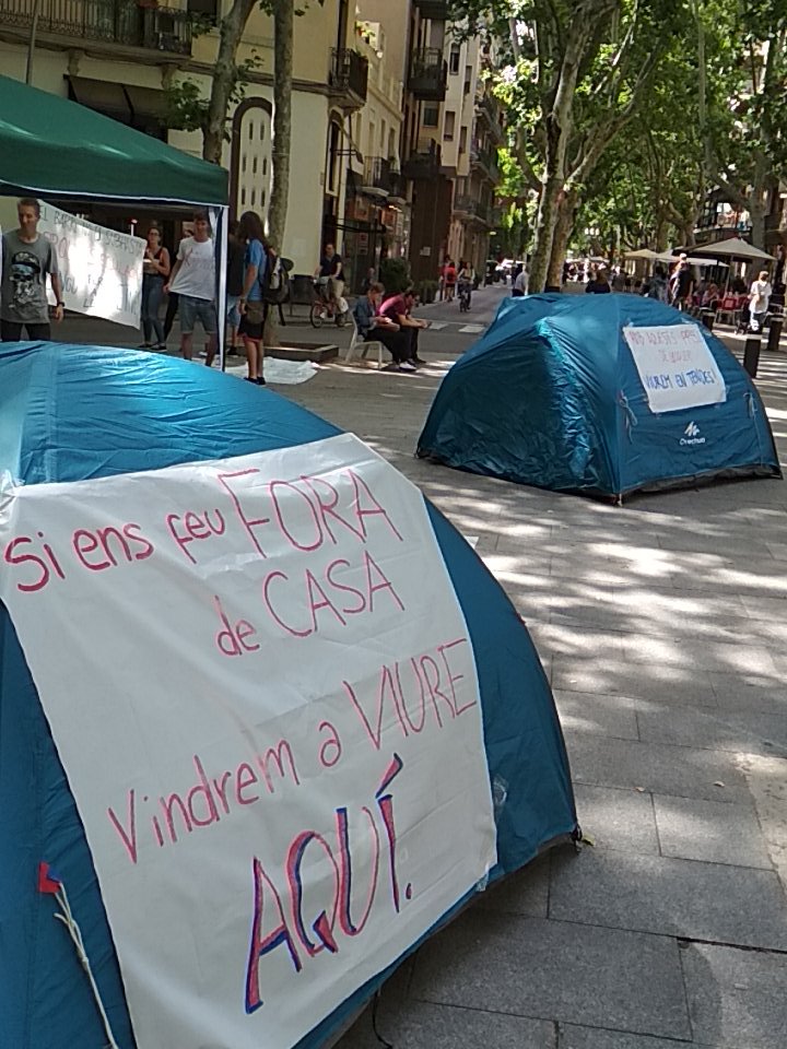 xemeneiap9's tweet photo. Ens fan fora del barri, i sembla que viure en tendes serà una de les poques alternatives que tindrem...

Vine i participa! https://t.co/Fh3dfE5NDD