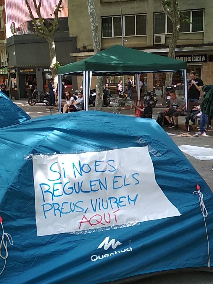 xemeneiap9's tweet photo. Ens fan fora del barri, i sembla que viure en tendes serà una de les poques alternatives que tindrem...

Vine i participa! https://t.co/Fh3dfE5NDD
