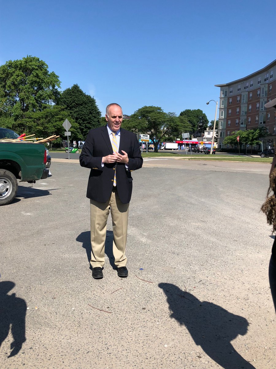 WinnCompanies's tweet photo. It's a beautiful day to help out at #MoakleyPark in #Southie with our friend @EdforBoston #WinnCares #WorkWithWinn #ConnectedCommunities https://t.co/CZRCb3Rb5J