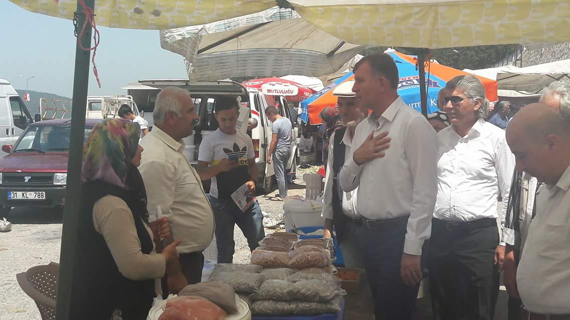 rkirmizioglu's tweet photo. Belen İlçe Örgütümüzle Birlikte Cuma Pazarı Esnafımızı Ziyaret Ettik.. https://t.co/hehfPalhBZ