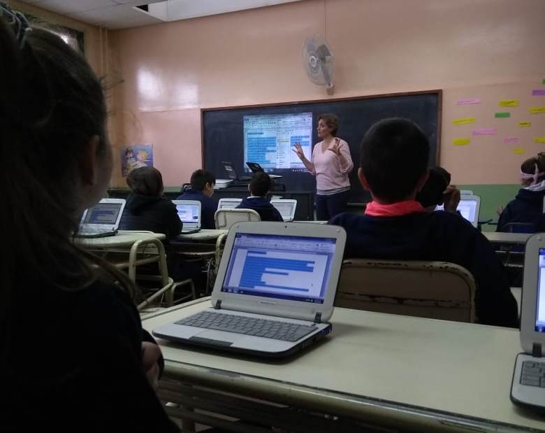 eduteclapampa's tweet photo. Primaria Digital perteneciente al Área de Tecnologías Digitales Educativas de la DGTGE.

En la Escuela N° 1 - los 6tos Grados. Sta. Rosa.
JeeA - Jornadas en el Aula Edición de Textos 

#PrimariaDigital
#PrimariaDigital_LaPampa
#Escuela1_StaRosa_LaPampa
#DGTGE_LaPampa https://t.co/bI3fdHJWhu