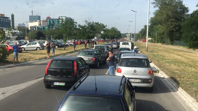 Погледај слику на Твитеру