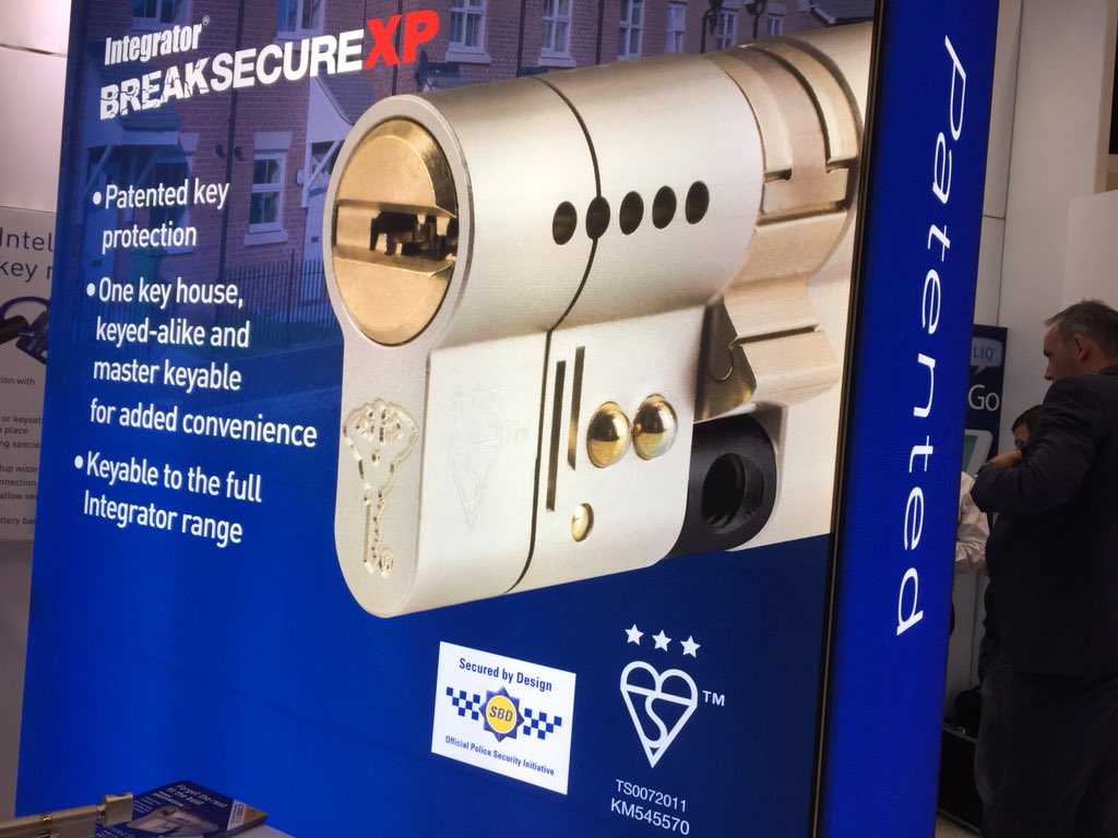 securedbydesign's tweet photo. Lovely to catch up with  #SecuredByDesign member company @MulTLockUK at @Lockex2018. They’re showcasing their high quality products and services which meet stringent levels of #security. Come along and visit their stand if you’re at the expo #Safety #CrimePrevention #Policing https://t.co/iQV3FthGXQ