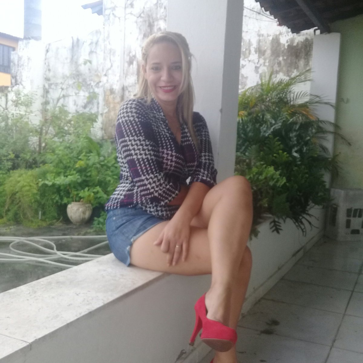 #NewProfilePic

Nada melhor que você se sentir bem com você mesma, principalmente em momentos de pura resiliência. E aquele puro silêncio em sua Alma e vida! 👶🐞🙏👏💕👭🖕.