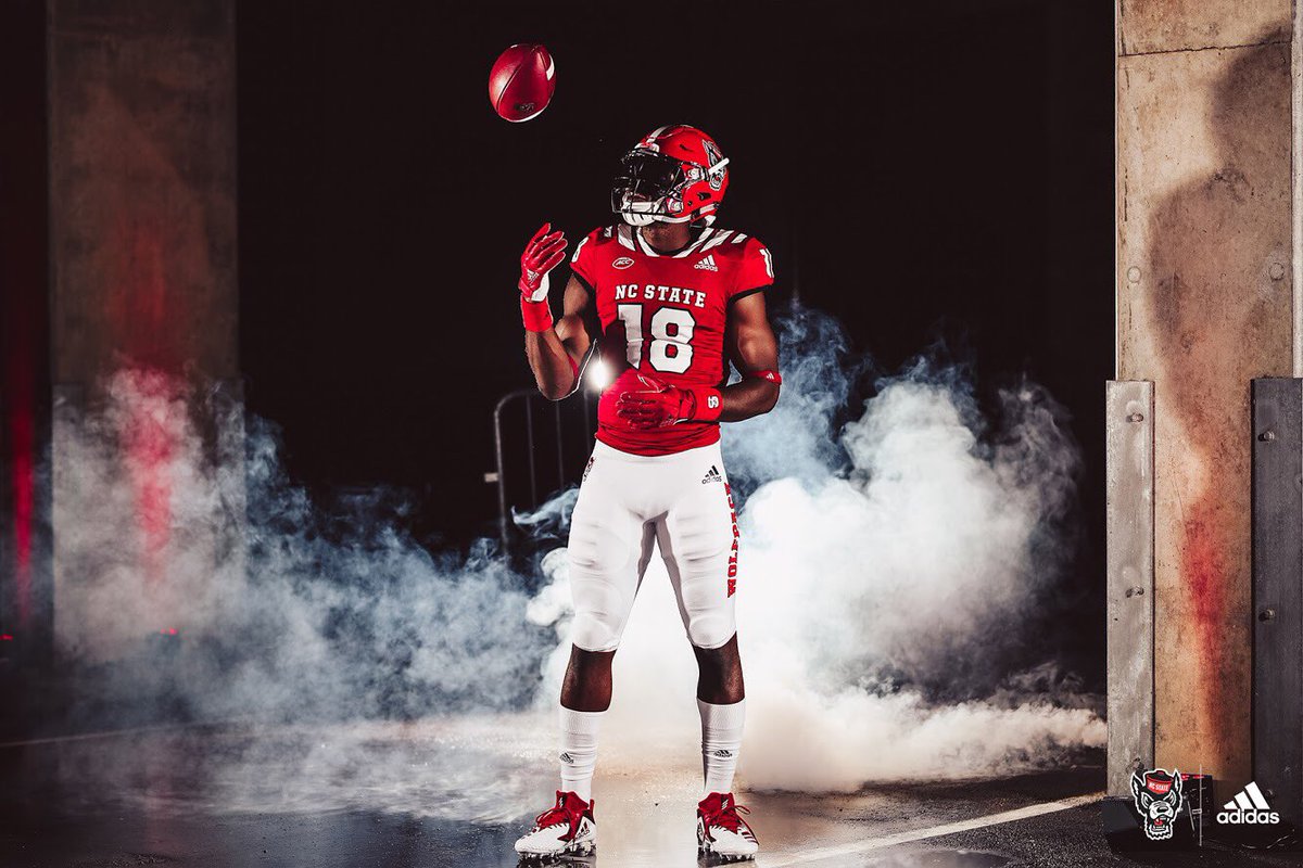 PackFootball's tweet photo. A closer look at our new threads 👀

🔥🔥🔥

@adidasFballUS 

#1Pack3Stripes https://t.co/2z2qxQTQRy