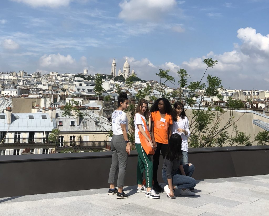 « Aujourd’hui Je Code » : fin de la journée sur le rooftop 🎈Bravo à toutes les lycéennes ! #aujourdhuijecode #WomenInEngineering #coding #videogames <a href="/CriteoEng/">Criteo Tech</a>