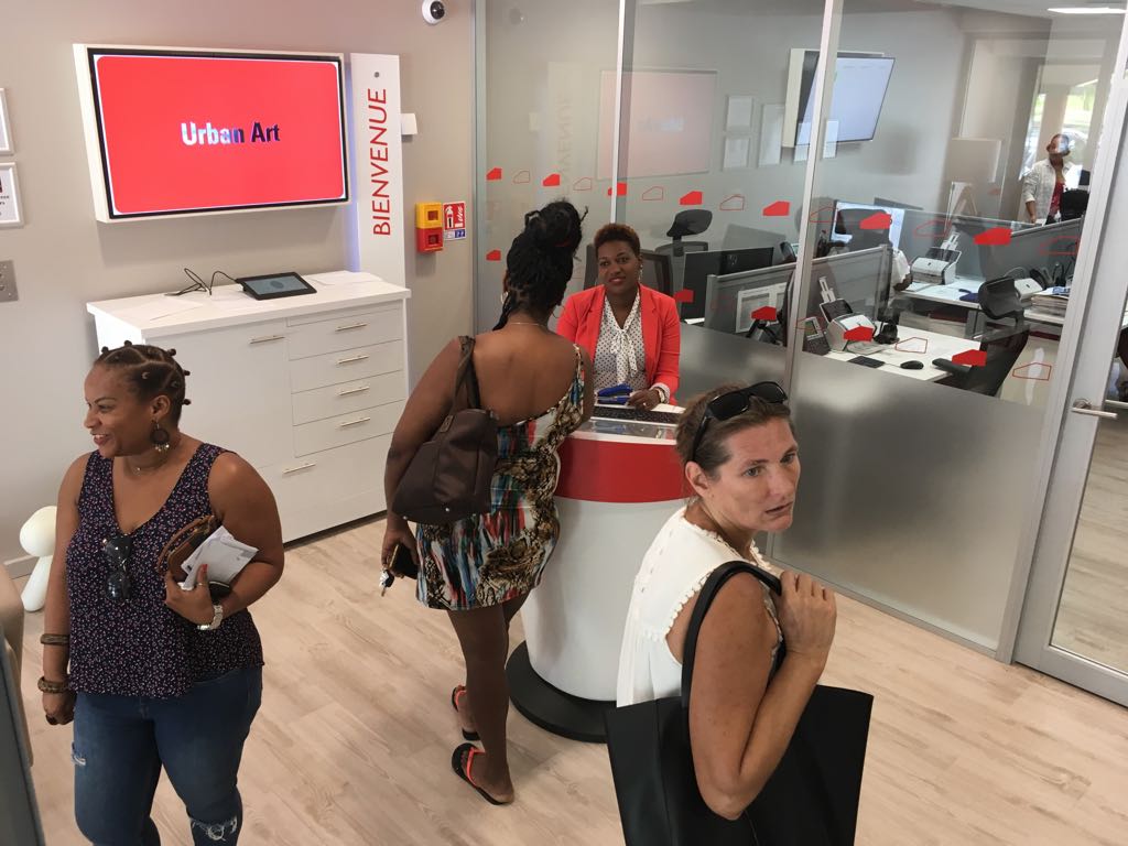 CE_CEPAC's tweet photo. Notre monde évolue la @CE_CEPAC aussi !  une nouvelle #agencecollaborative ouvre ses portes au Marin en #Martinique. Nous vous accueillons dans une agence dotée d’une nouvelle configuration tournée vers un accueil plus fluide, des salons de réception confidentiels et connectés https://t.co/bnBcsZA7zG