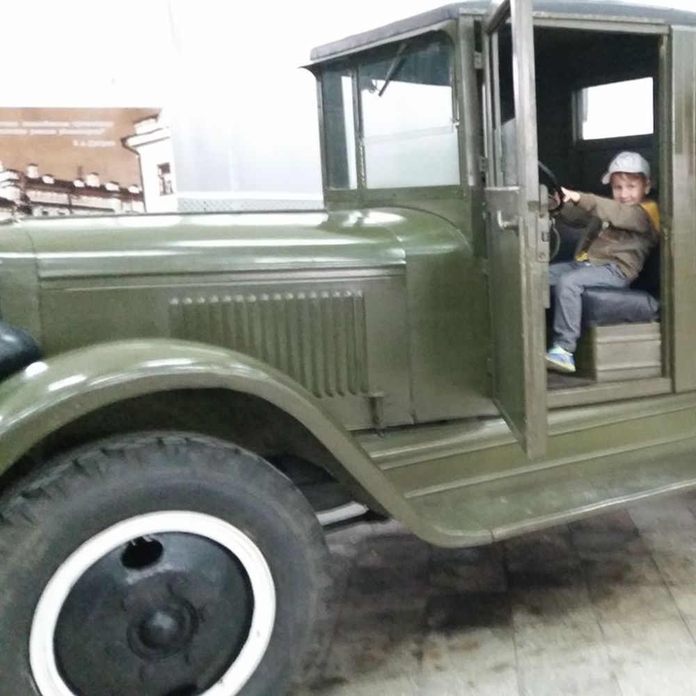 simmamaru's tweet photo. Ульяновский автомобильный завод - ведущий российский производитель автомобилей повышенной проходимости.

Каким был "УАЗик" раньше? 
📌Посмотреть автомобили, выпускаемые на заводе в разные годы мы с Вами сможем в выставочном павильоне УАЗа  В музее представлено около 30 автомобиле https://t.co/fRs87lppWG