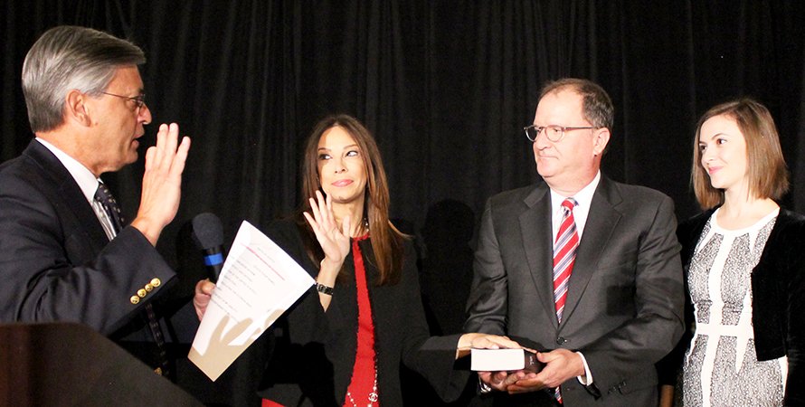 TheFlaBar's tweet image. At the convention, West Palm Beach lawyer @criminalDfense will be sworn in as the Bar's 70th @FLBarPresident on Friday, June 15th. Vero Beach's @THE_johnstewart will be sworn in as Prez-elect &amp;amp; become Prez in June 2019. 

And we will live stream General Assembly on FB Live! 2/