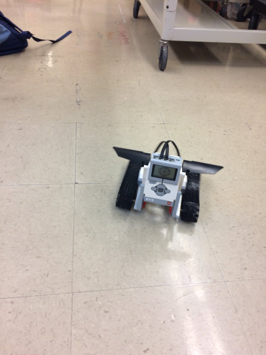 cr6MUscience's tweet image. You know they like it when they download the app to their phone! #SummerScienceFun @CR6Trojans