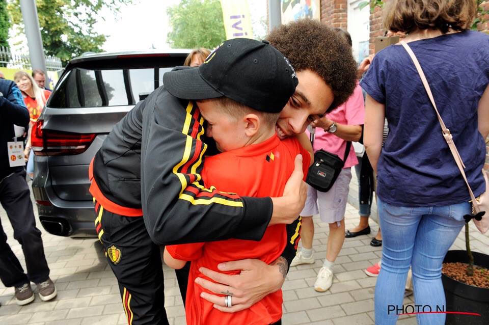 davidhz28's tweet photo. Ce petit a sans doute réaliser un  rêve et c’est là qu’on voit toute la simplicité et la sincérité d’ @axelwitsel28... Fier de le supporter depuis tant d’années! Rare sont les personnes qui ne changent pas... #axelteam https://t.co/FnfPEwlj5j