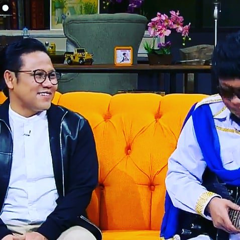 Alif_Kandangan's tweet photo. Senyum santun @cakimiNOW ini malam d #CakIminDiIniTalkshowNET  semangat tuk relawan join untuk bekerja keras #CakIminWapres2019 
#CakIminUntukIndonesia 
#JoinKalsel2019 
#JoinHSS
@cakimiNOW @jokowi @DPP_PKB @PDI_Perjuangan @manika_ARB @Jazilul_Fawaid @eman_nahnu @JOINKalsel https://t.co/7l8XU0tNA0
