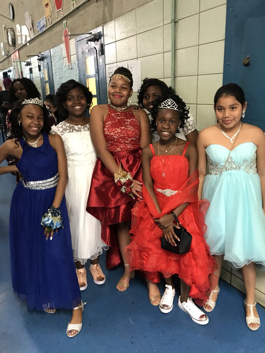 PWheatley_328's tweet photo. And off to prom they go ππΎπ₯ #IAM328 #TeachToday #EmpowerTomorrow #Senior #5thGrade #Prom #OnABoat #NYC#Brooklyn #D19AllTheWayUp https://t.co/BObaRhMm57