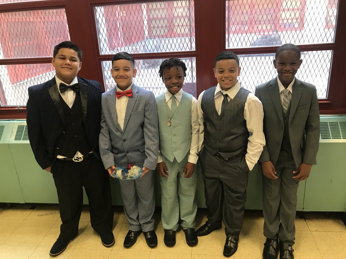 PWheatley_328's tweet photo. And off to prom they go ππΎπ₯ #IAM328 #TeachToday #EmpowerTomorrow #Senior #5thGrade #Prom #OnABoat #NYC#Brooklyn #D19AllTheWayUp https://t.co/BObaRhMm57