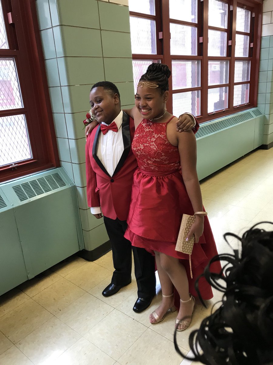 PWheatley_328's tweet photo. And off to prom they go ππΎπ₯ #IAM328 #TeachToday #EmpowerTomorrow #Senior #5thGrade #Prom #OnABoat #NYC#Brooklyn #D19AllTheWayUp https://t.co/BObaRhMm57