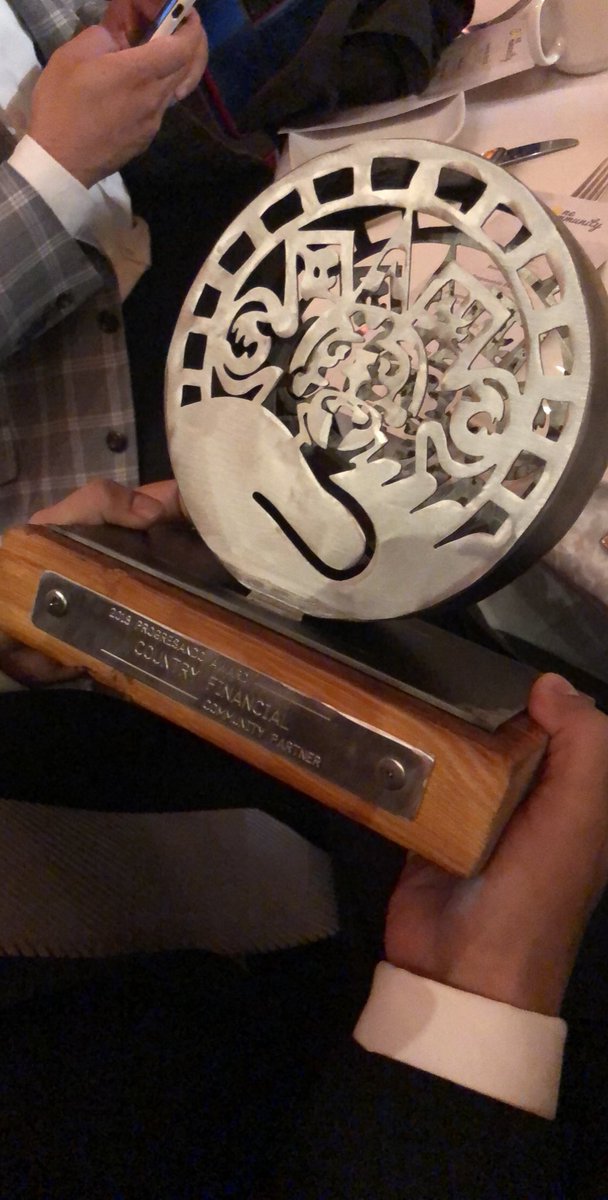 Incredibly proud of the service <a href="/hellocountry/">Country Financial</a> has done in the city of Chicago! Today they received the Community Partner award from <a href="/latinospro/">Latinos Progresando | latinospro.bsky.social</a>