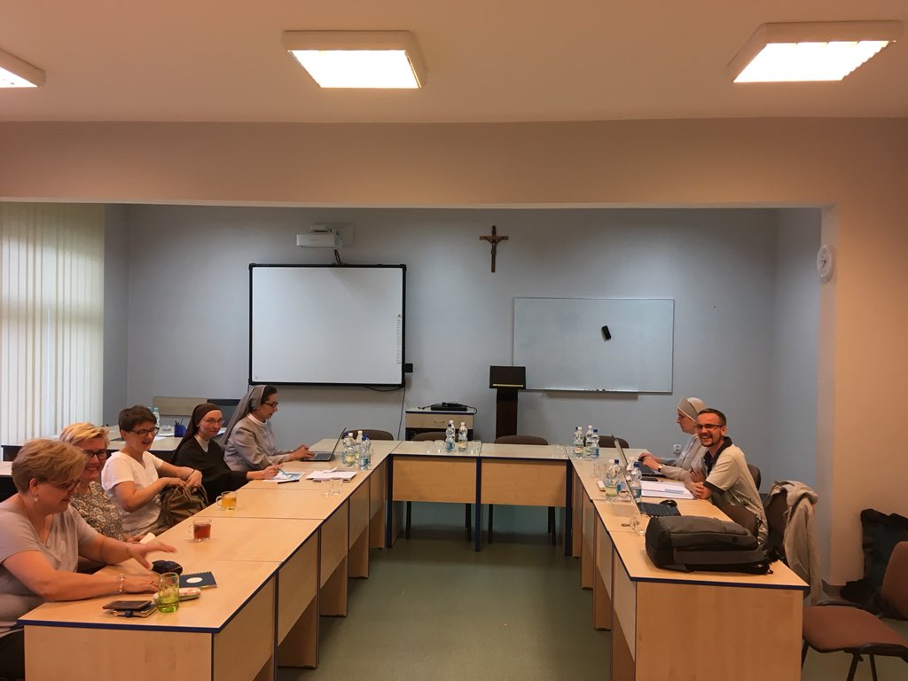 Konsekrowani's tweet photo. Właśnie rozpoczynamy spotkanie robocze w sprawie Kongresu. Polecamy sie modlitwie! https://t.co/i0YNaXPjeD
