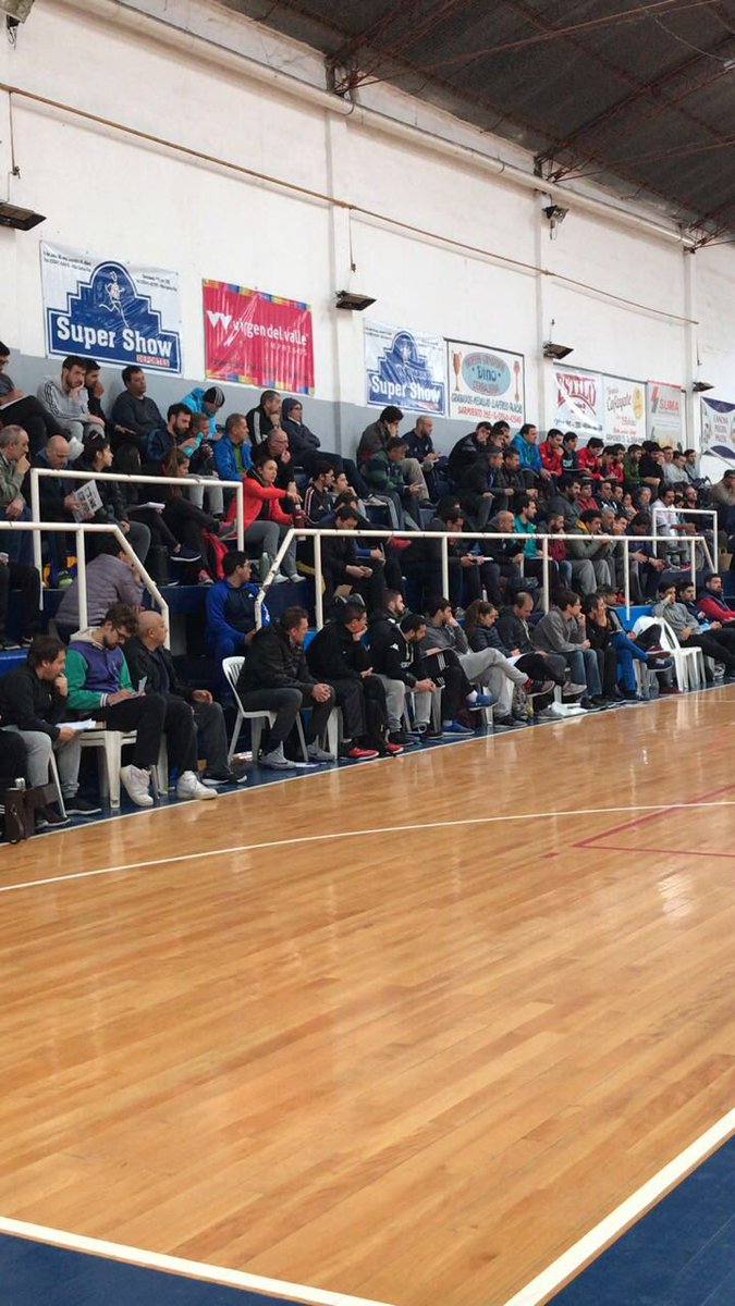Mario_Ontivero's tweet photo. #Clínicadereválida ⁦@EnebaArgentina⁩  #ACOTEBA comenzó en ⁦@SportivoBolivar⁩ , mucho para escuchar, para admirar y todo para reflexionar !!! https://t.co/02EbUknazI