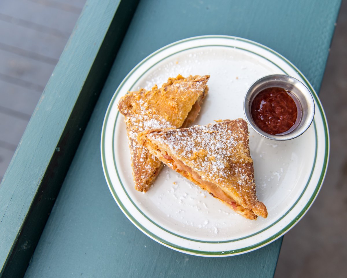 A mid-afternoon Monte Cristo on the patio? It's the perfect weekend brunch scene ❤️ #MontroseHTX #AgricoleHospitality