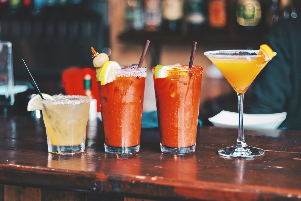 TGIFRIDAY.
Open 11-11pm.
BEATSandEATS 6-8pm
w/ @djj4s 
Of @themilkmen206.
NBA FINALS.
Game 4.
HAPPY NIGHT.
FRIDAY NIGHT.
Come through...
.
#wingsandwaffles #hh #daily #thehappiestofhours #happynight #allnight #gametime #nba #nbafinals #game4 #dubs #cavs
.
📸 @baiphoto