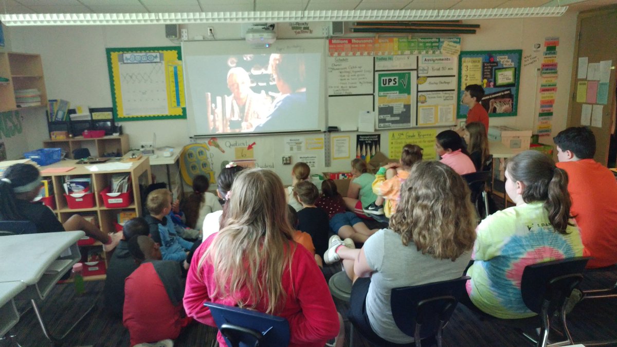 KrisFerguson17's tweet photo. What's better the book or the movie? #thewitches @lafave_ @dziegler15 https://t.co/ZiZwnjgGQz