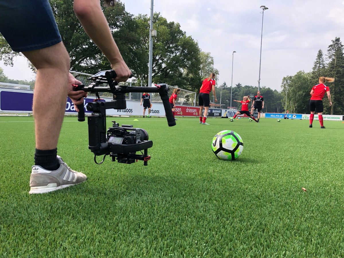 vmd_nl's tweet image. Gisteren waren we op de #Herdgang bij de vrouwen van @PSV, voor een innovatief concept in samenwerking met Happy Stories! #videomarketing #personalisedcontent