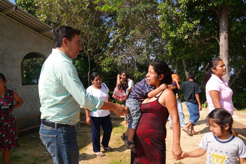 manolo_leon's tweet photo. Un gusto siempre saludar a mis paisanos de Juquila, andamos recorriendo las comunidades más apartadas! https://t.co/0AEz8Q3dQ1