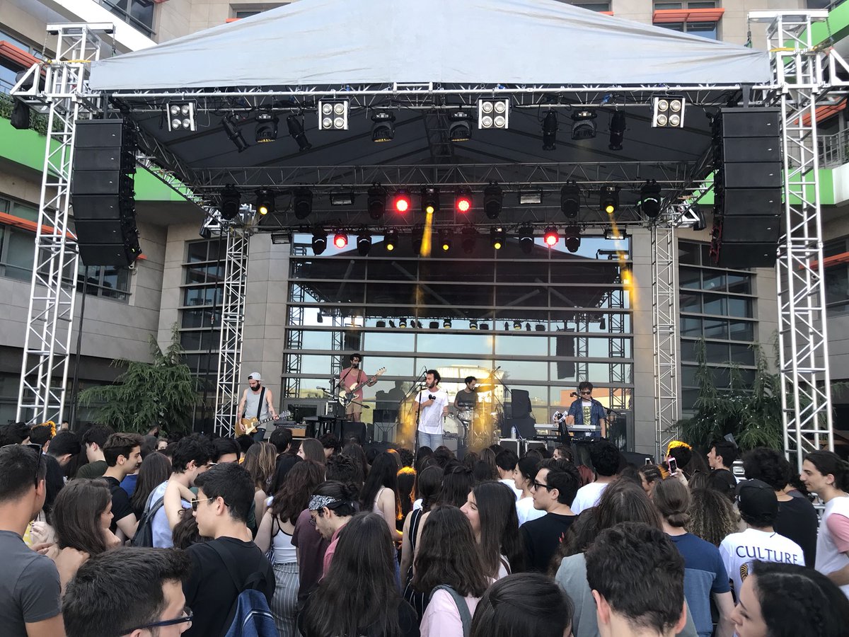 sevamerican's tweet photo. Yüzyüzeyken Konuşuruz, SACFEST’18 sahnesinde! #sacfest https://t.co/3t7piJdEbs