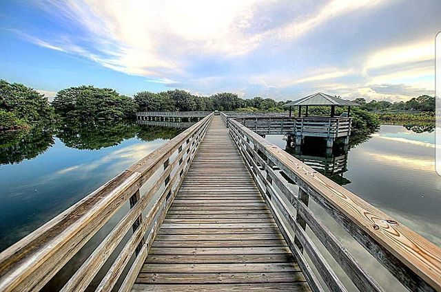 DowntownDelray's tweet photo. Delray Beach!  Did you know that Wakodahatchee Wetlands has been named "Best Park" in Florida by Money Magazine?! This 56 acre bird paradise just west of downtown is home to 178 different species of birds, as well as other wildlife, including a 12 foot a… https://t.co/QgJyEkbBhU https://t.co/54AkzNgRDj