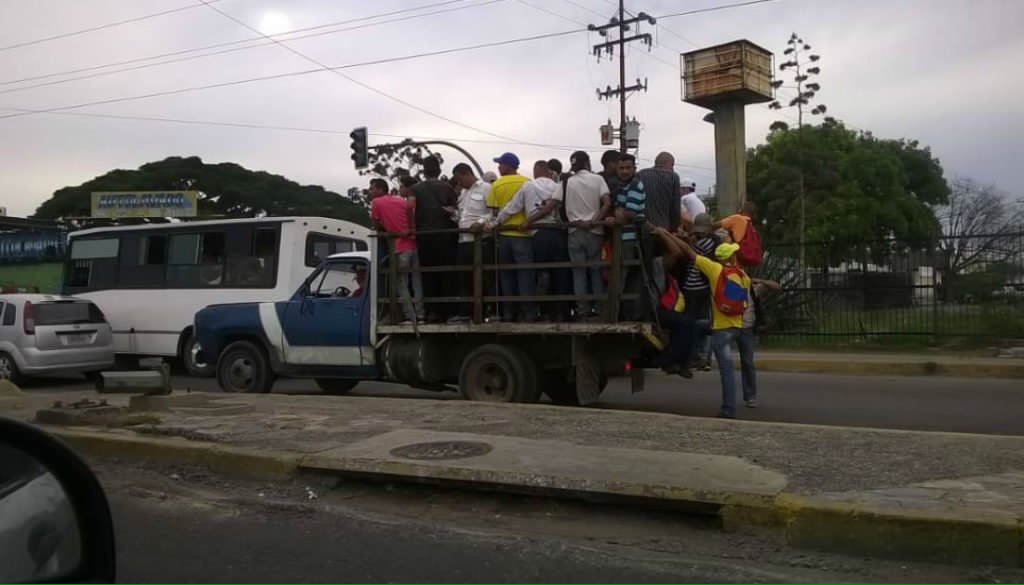 Estuve haciendo un recorrido con mis motoraxistas para constatar la situación del transporte en el Estado Vargas y queremos informar que todo se encuentra excelente.