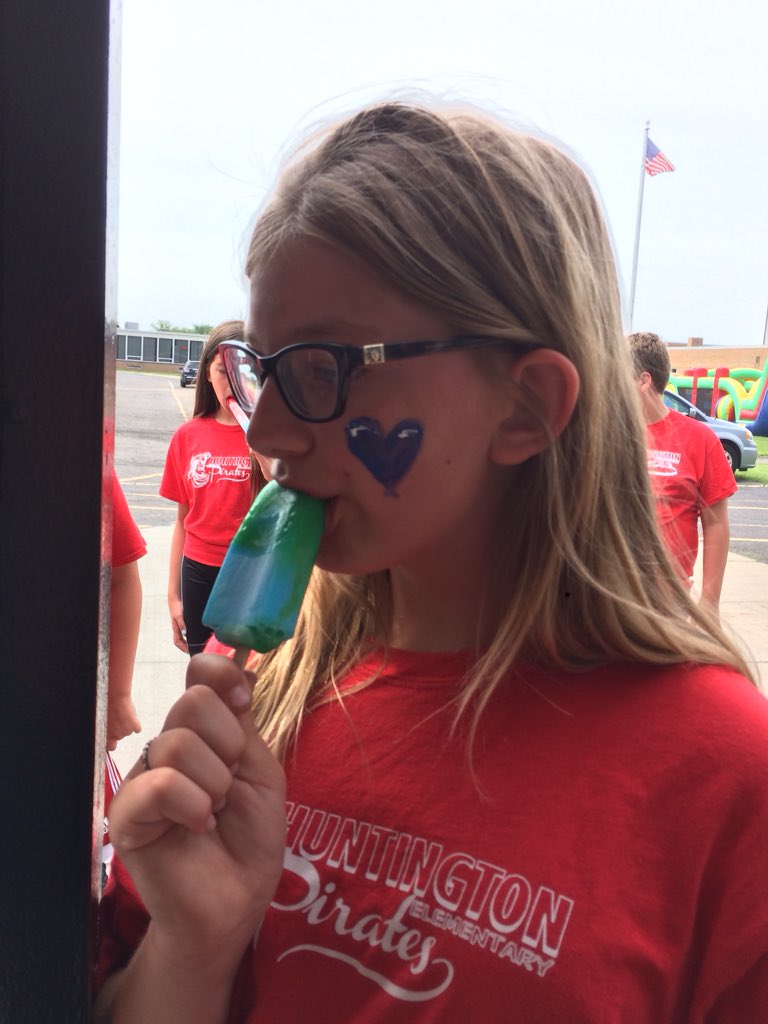 JudyEnglish123's tweet photo. Face painting at Huntington’s field day. Another great day!!! #rcsdpirates https://t.co/3ts2jvKiKe